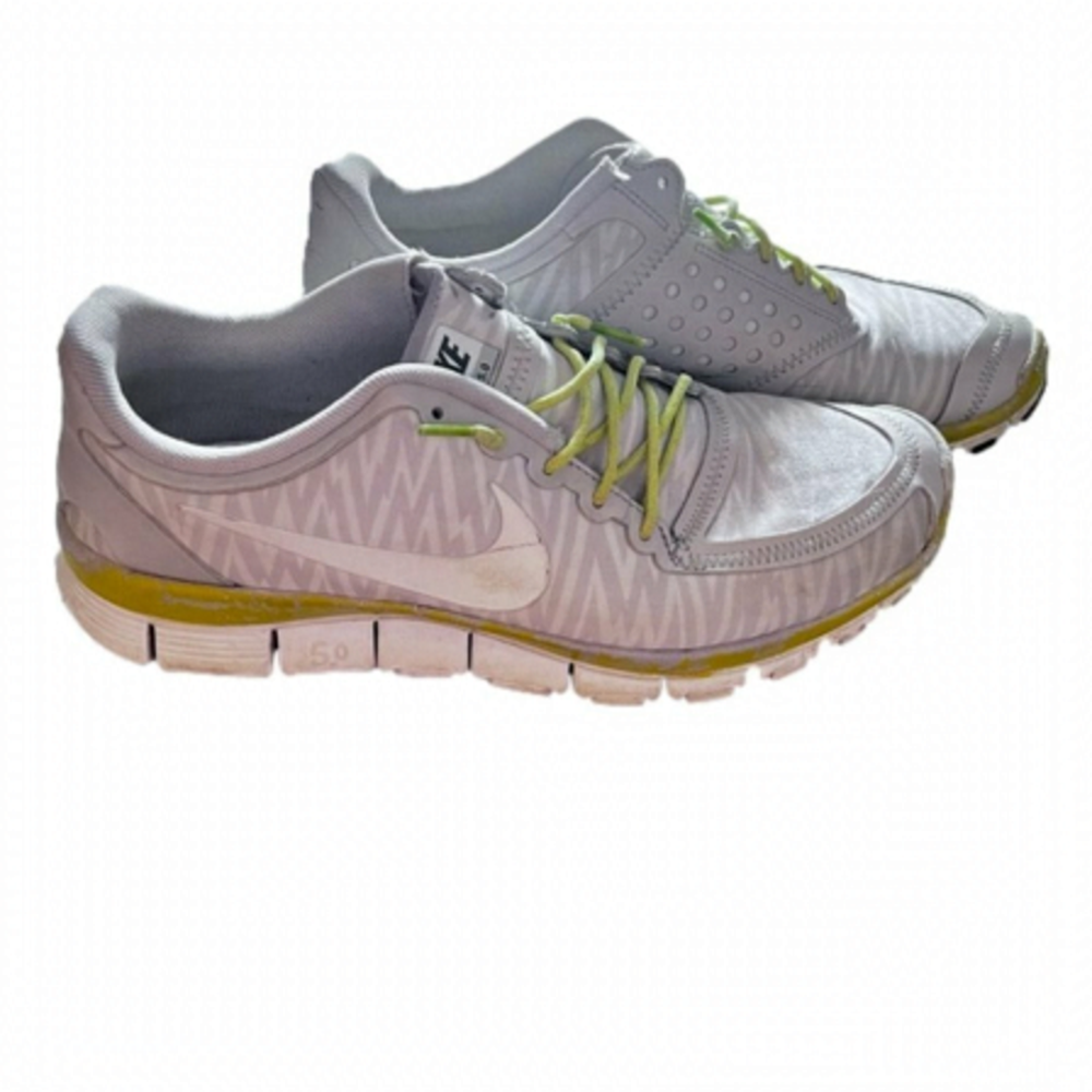 NIKE Free Run 5.0 Womens Size 9.5 Running Shoes Grey Green White